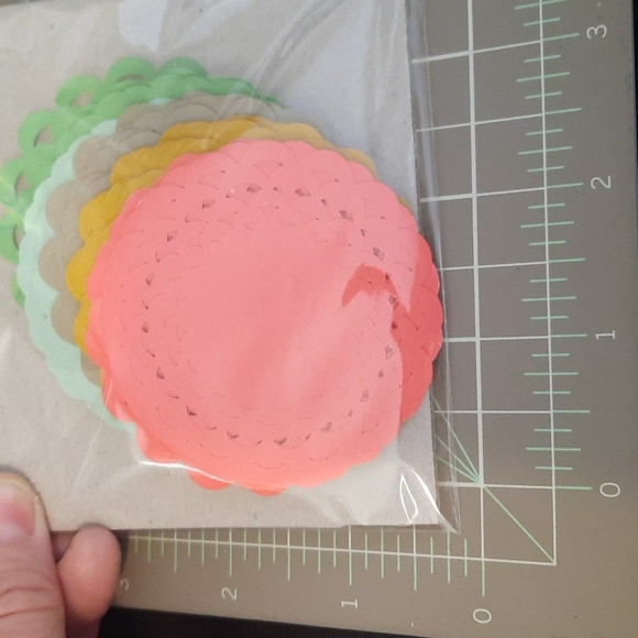 New Paper Doilies 2015-2017 in color. - Picture 3 of 4